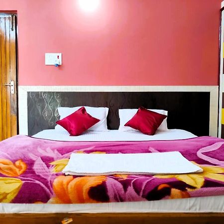 Hotel Vaishnavi Near Baba Dham Temple Диогар Екстериор снимка