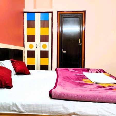 Hotel Vaishnavi Near Baba Dham Temple Диогар Екстериор снимка