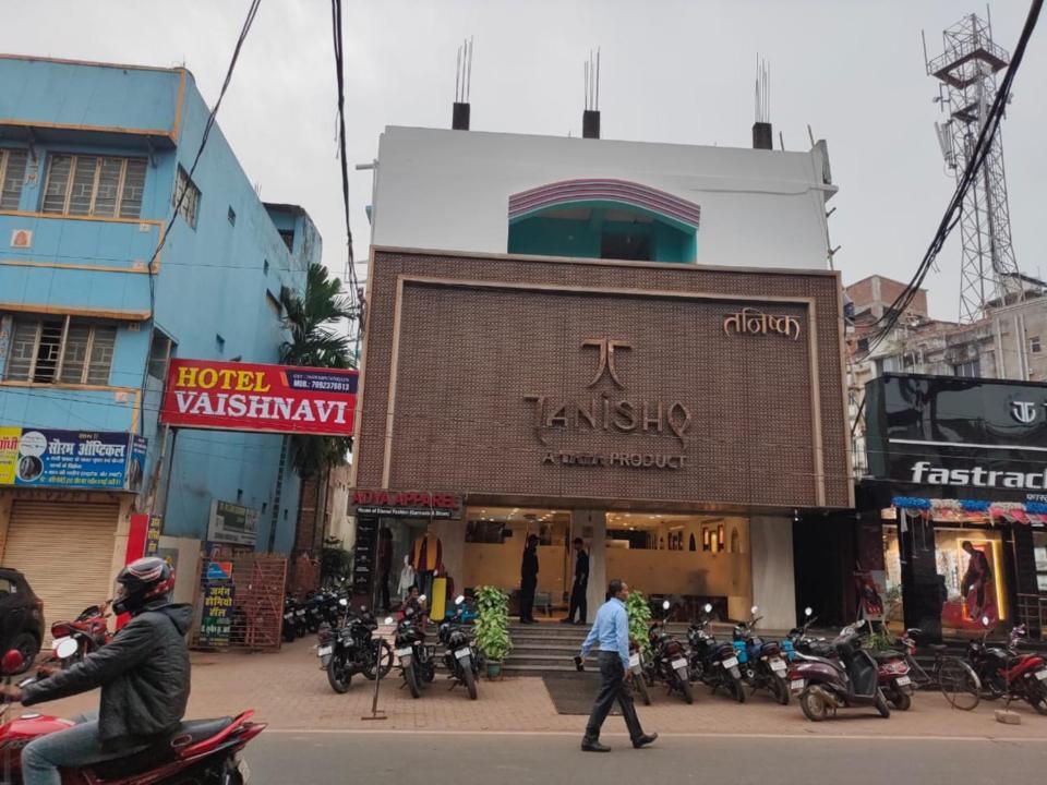 Hotel Vaishnavi Near Baba Dham Temple Диогар Екстериор снимка