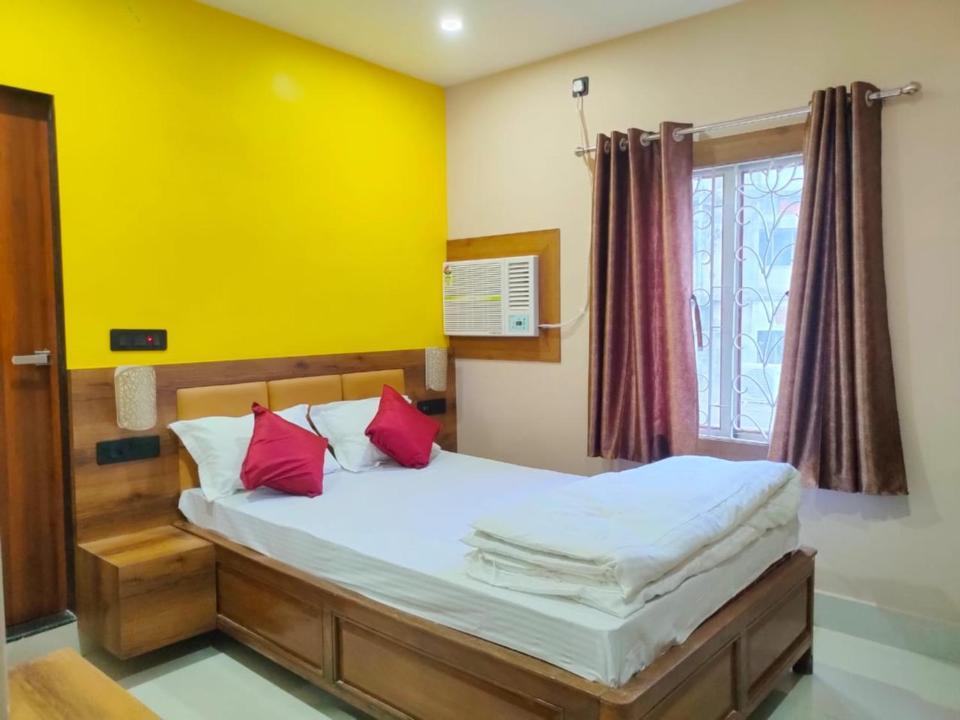 Hotel Vaishnavi Near Baba Dham Temple Диогар Екстериор снимка