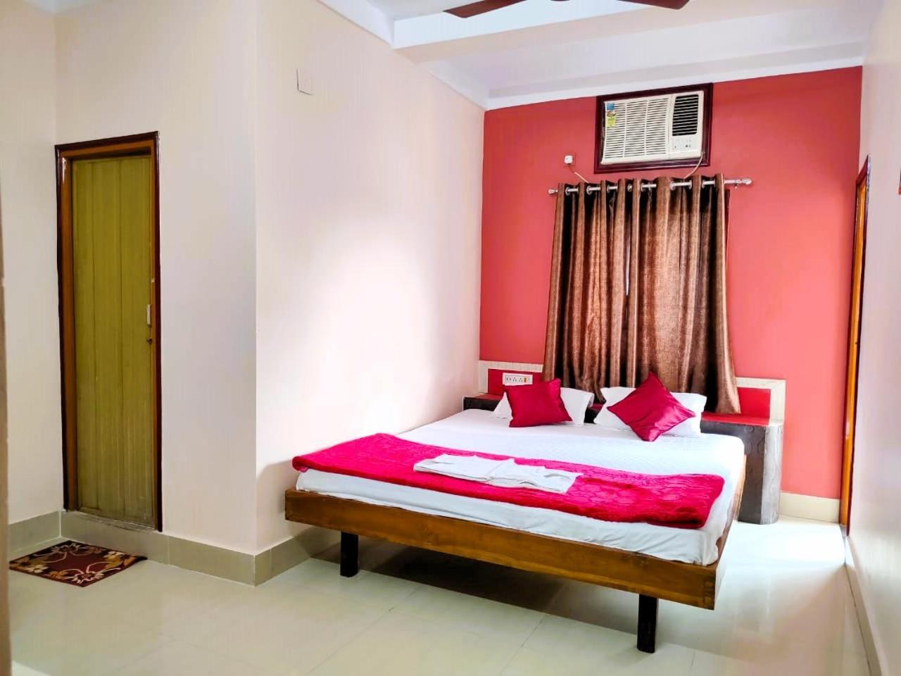 Hotel Vaishnavi Near Baba Dham Temple Диогар Екстериор снимка
