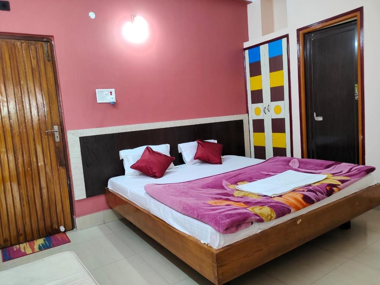Hotel Vaishnavi Near Baba Dham Temple Диогар Екстериор снимка
