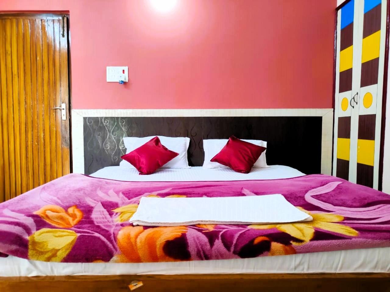 Hotel Vaishnavi Near Baba Dham Temple Диогар Екстериор снимка
