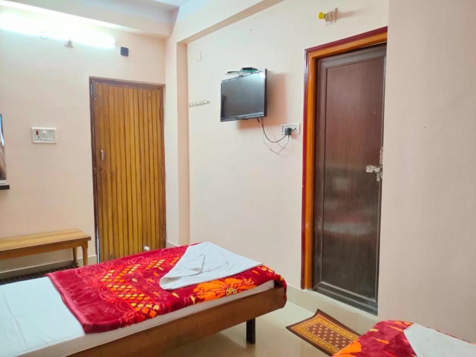 Hotel Vaishnavi Near Baba Dham Temple Диогар Екстериор снимка