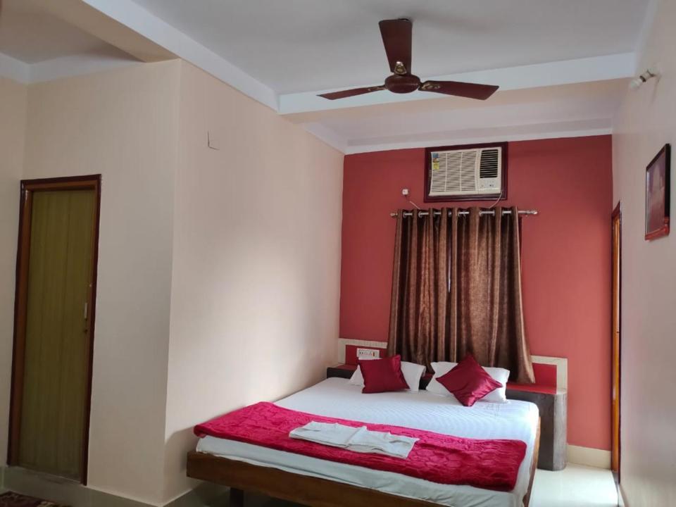 Hotel Vaishnavi Near Baba Dham Temple Диогар Екстериор снимка